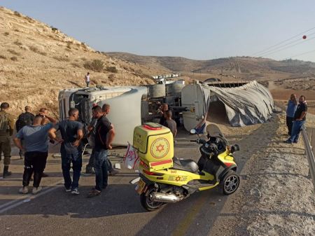 اصابتين بحادث احداها خطيرة بمنطقة النقب باتجاه ميتار